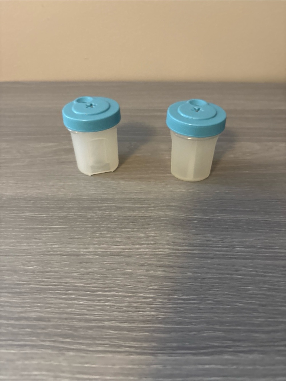 Tupperware Small Mini Adjustable Salt & Pepper Shaker Camping Lunchbox